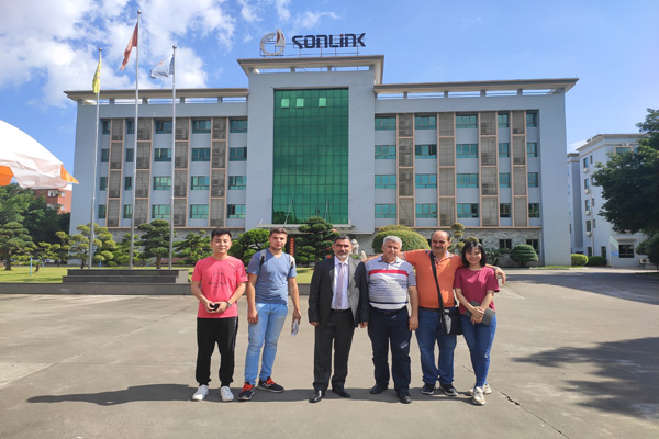 Visita del cliente de Siria